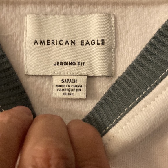 American Eagle Jegging Fit Sweatshirt. Size Small - Picture 3 of 5